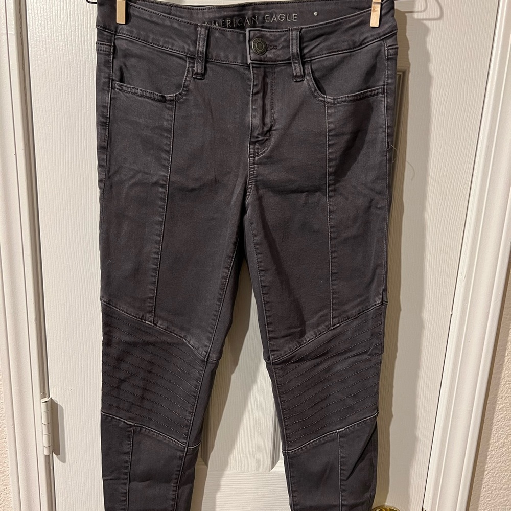 American Eagle Gray Jeggings with zippers at ankles and detailed stitching